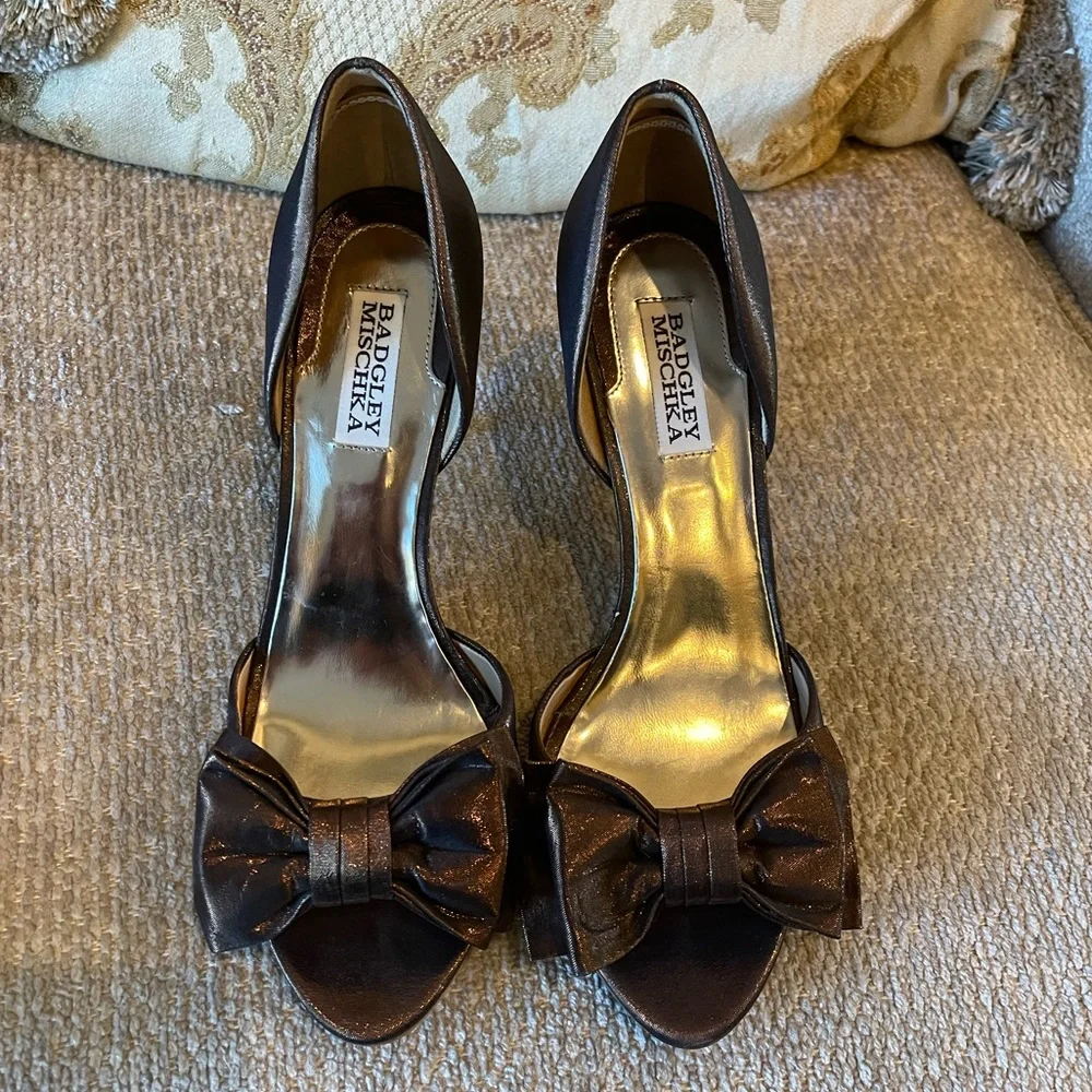 Badgley Mischka Bow Heels - Picture 1 of 8